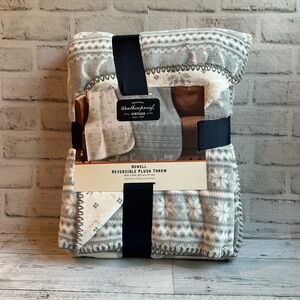 Howell Reversible Weatherproof Plush Throw 50” x 70”